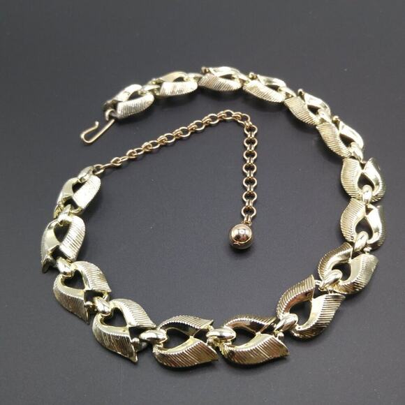 Vintage Gold Tone Necklace, Textured Links, Hook Clasp, 1950s, 16 Inch - Picture 10 of 10